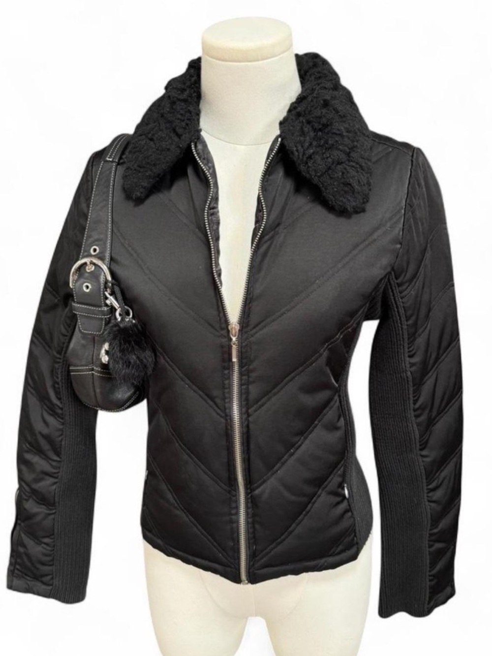 Vintage y2k Black Quilted Puffer Jacket with Faux Fur Collar